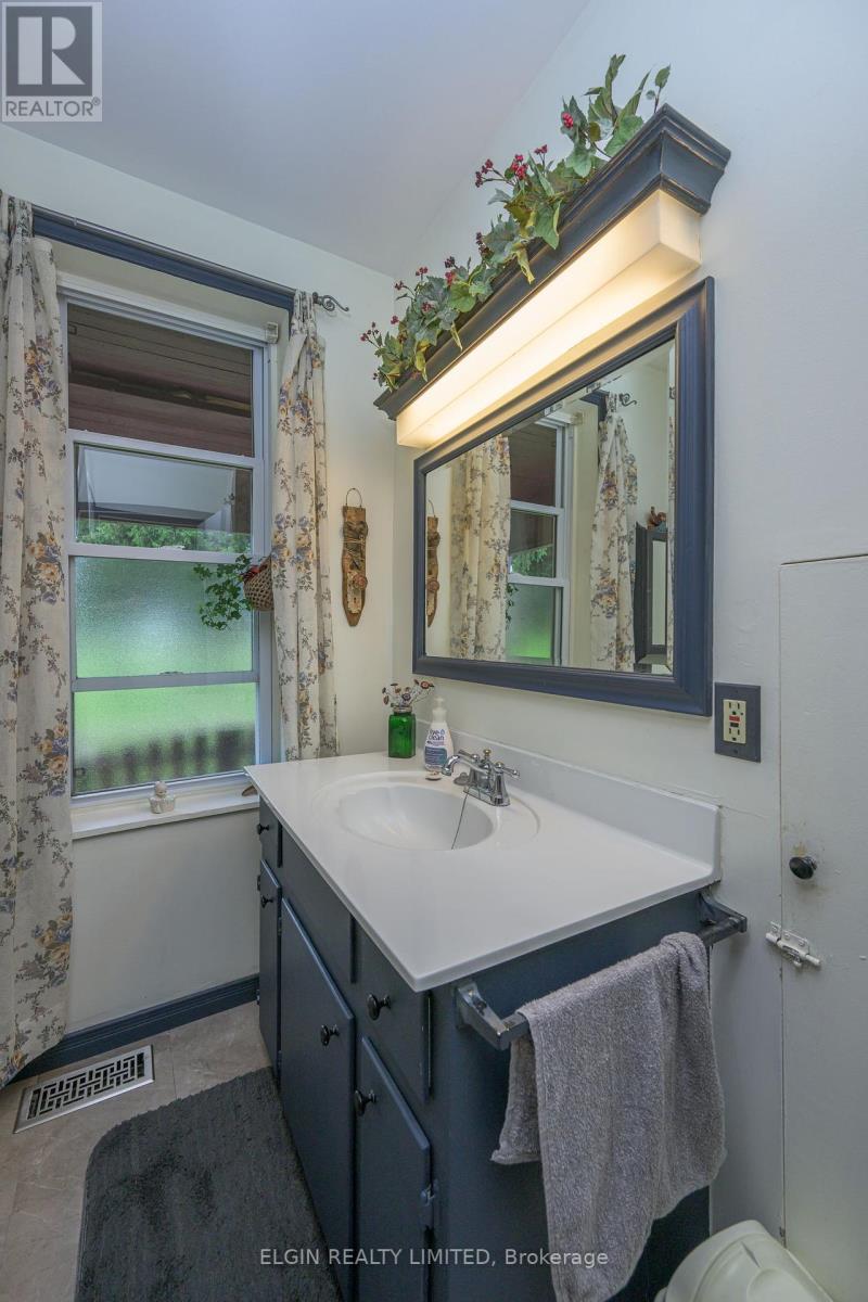 33580 Fifth Line, Southwold, Ontario  N0L 1P0 - Photo 17 - X12079688