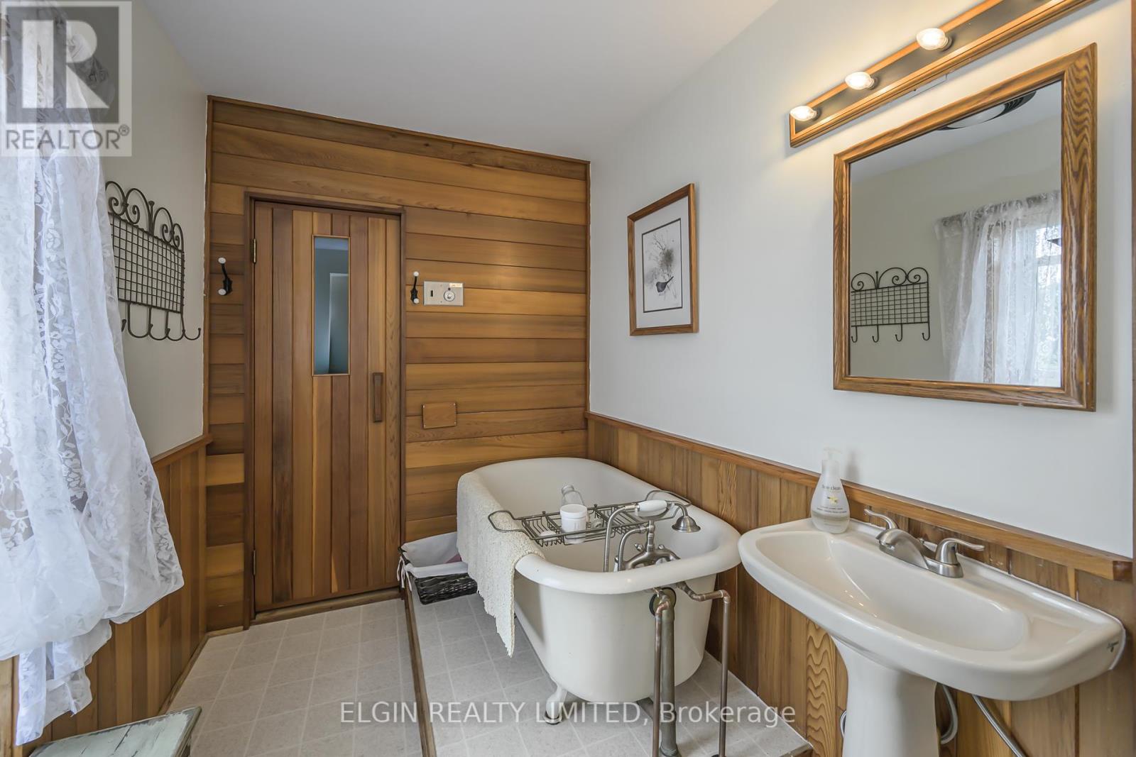 33580 Fifth Line, Southwold, Ontario  N0L 1P0 - Photo 21 - X12079688