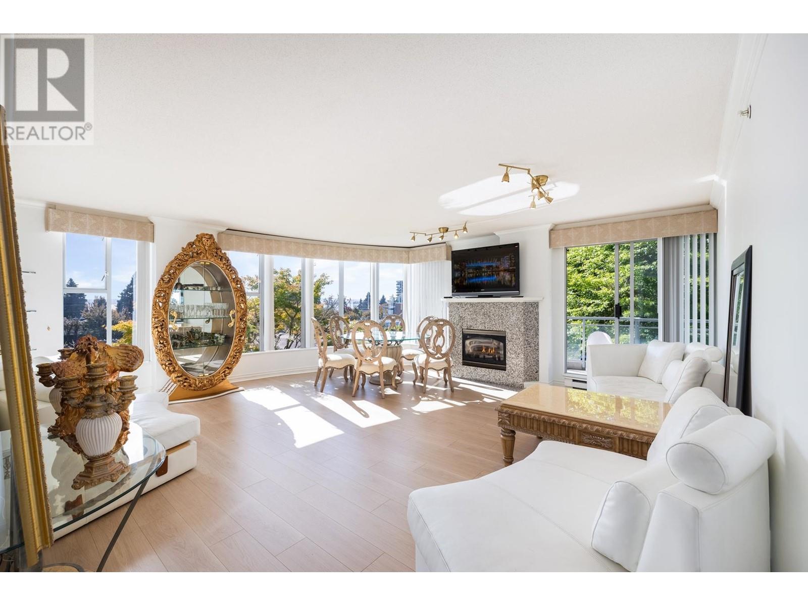 201 588 16th Street, West Vancouver, British Columbia  V7V 3R7 - Photo 3 - R2970780