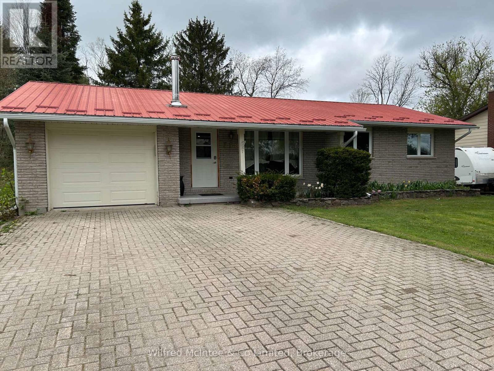 558 Queen Street N, Arran-Elderslie, Ontario  N0G 2N0 - Photo 2 - X12016382