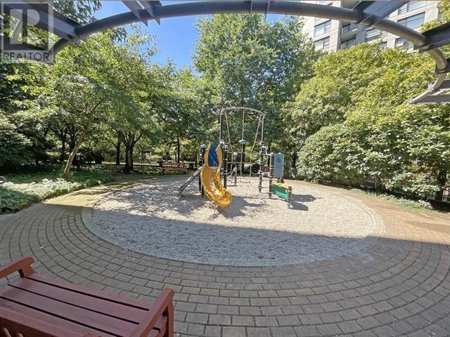 Listing Picture 7 of 10 : 111 3660 VANNESS AVENUE, Vancouver / 溫哥華 - 魯藝地產 Yvonne Lu Group - MLS Medallion Club Member