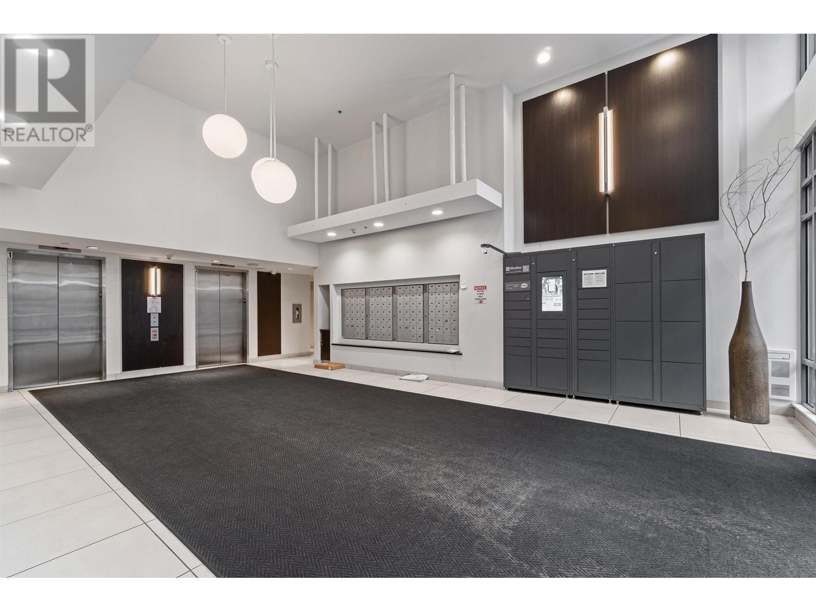 Listing Picture 3 of 10 : 111 3660 VANNESS AVENUE, Vancouver / 溫哥華 - 魯藝地產 Yvonne Lu Group - MLS Medallion Club Member