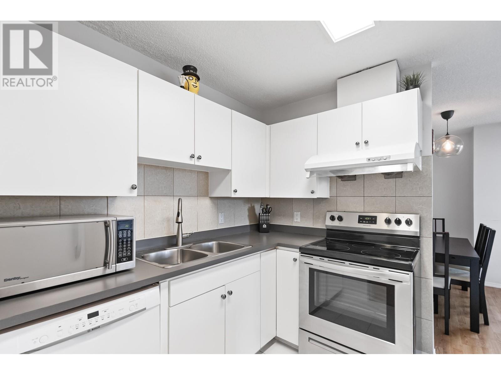 1006 3980 Carrigan Court, Burnaby, British Columbia  V3N 4S6 - Photo 6 - R2984204