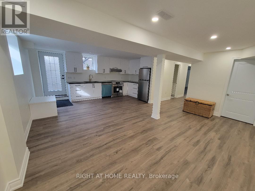 105 Laurier Avenue, Richmond Hill, Ontario  L4E 4P7 - Photo 4 - N12078524
