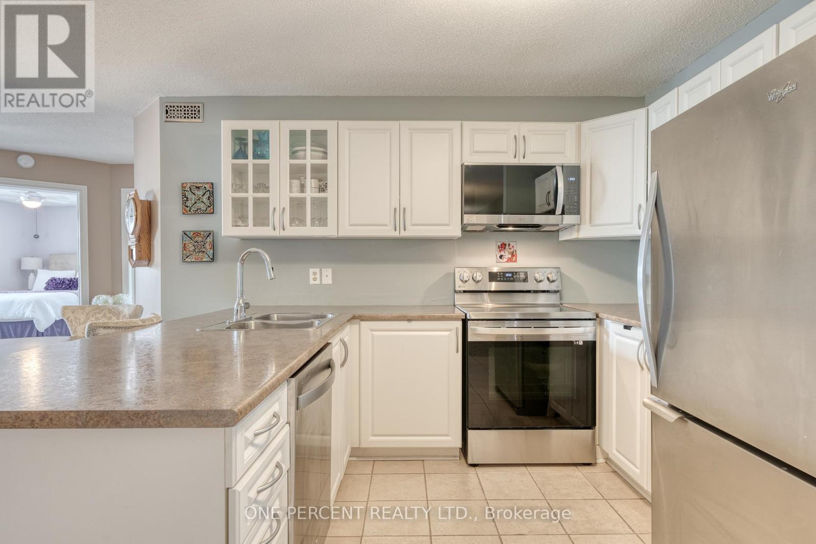 324 - 2030 Cleaver Avenue, Burlington (Headon), Ontario  L7M 4C3 - Photo 4 - W12079733