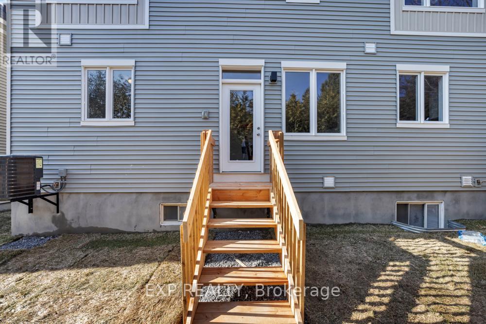 279 Falsetto Street, Ottawa, Ontario  K1W 0S4 - Photo 40 - X12079760