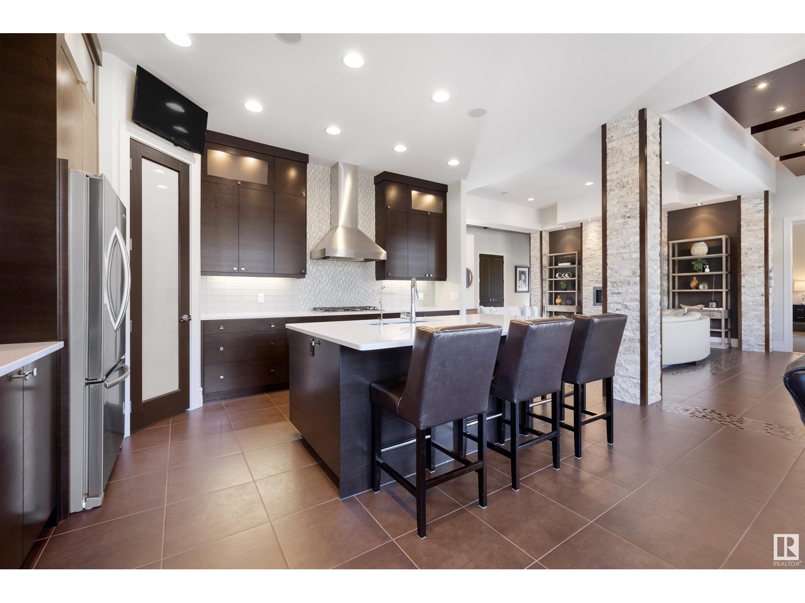 Property at 122 Riverstone Drive image 4