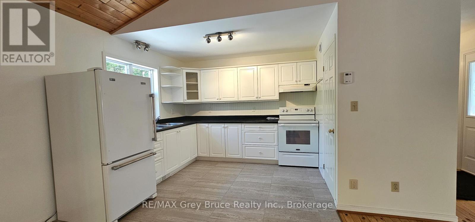 83 Lakewood Country Lane, Northern Bruce Peninsula, Ontario  N0H 1W0 - Photo 13 - X12079771