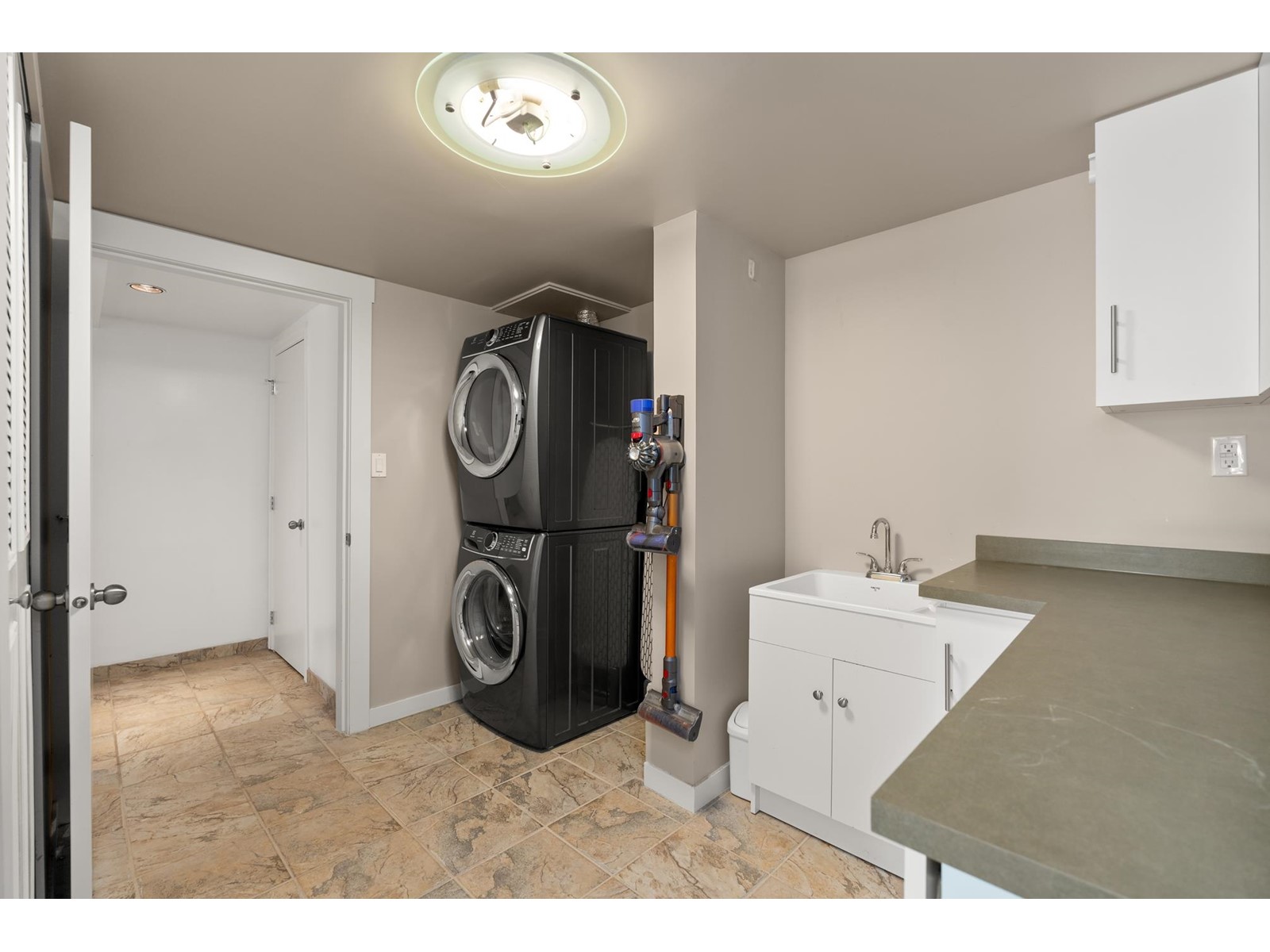 8055 Caribou Street, Mission, British Columbia  V2V 5R1 - Photo 24 - R2962166
