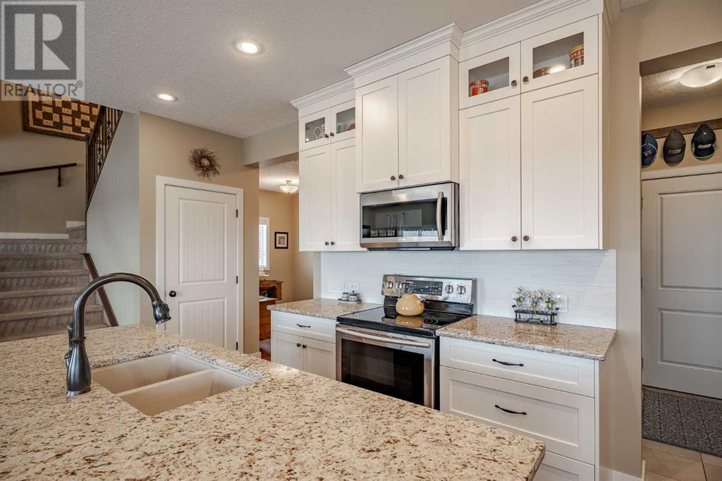Property at 20 Drake Landing Grove image 5
