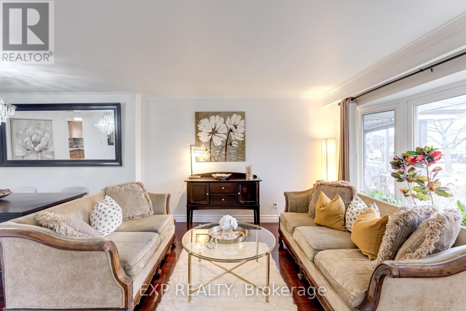 179 Lindylou Road, Toronto (Humbermede), Ontario  M9M 2B8 - Photo 5 - W12076960