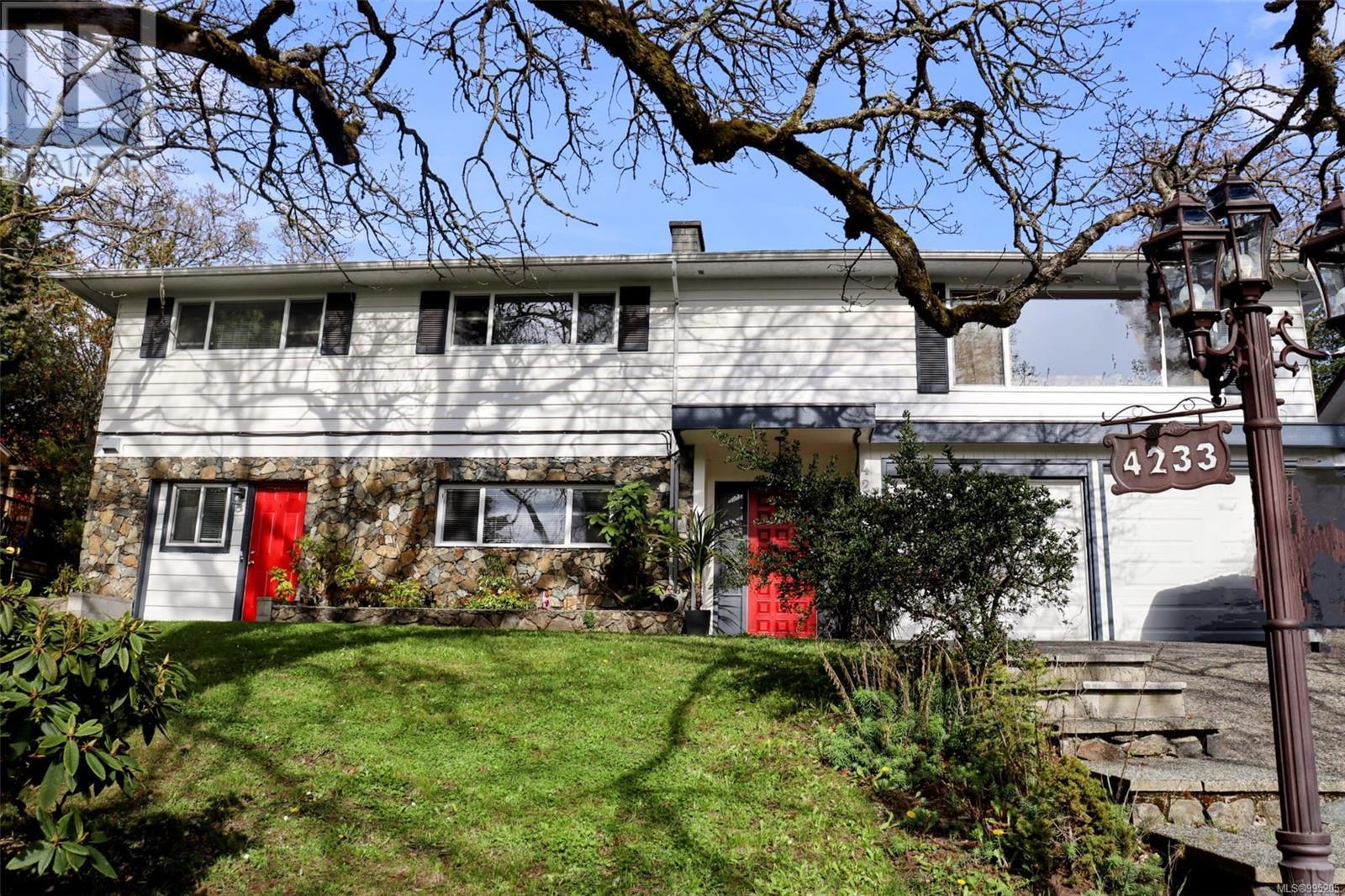 Property at 4233 Thornhill Cres image 4