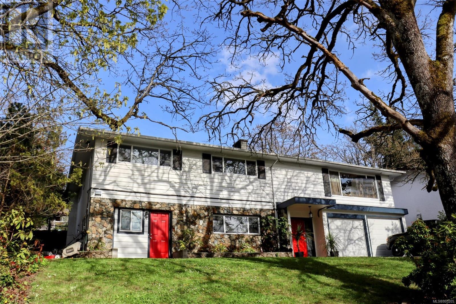 Property at 4233 Thornhill Cres image 5