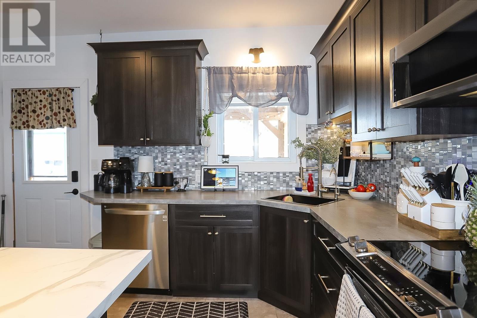 1611 Second Line St, Sault Ste. Marie, Ontario  P6A 6K4 - Photo 14 - SM250725