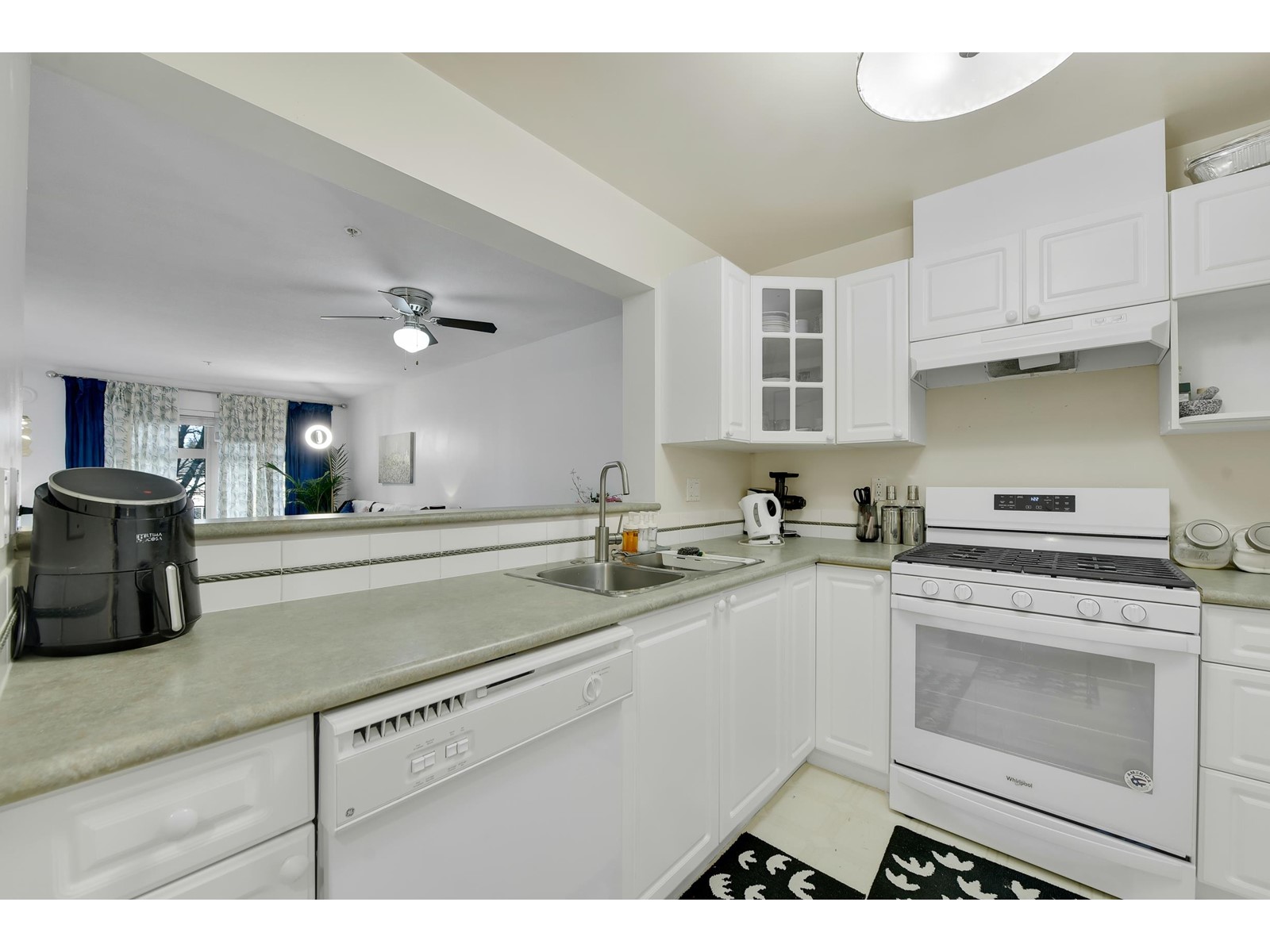 307 15210 Guildford Drive, Surrey, British Columbia  V3R 0X7 - Photo 6 - R2989608