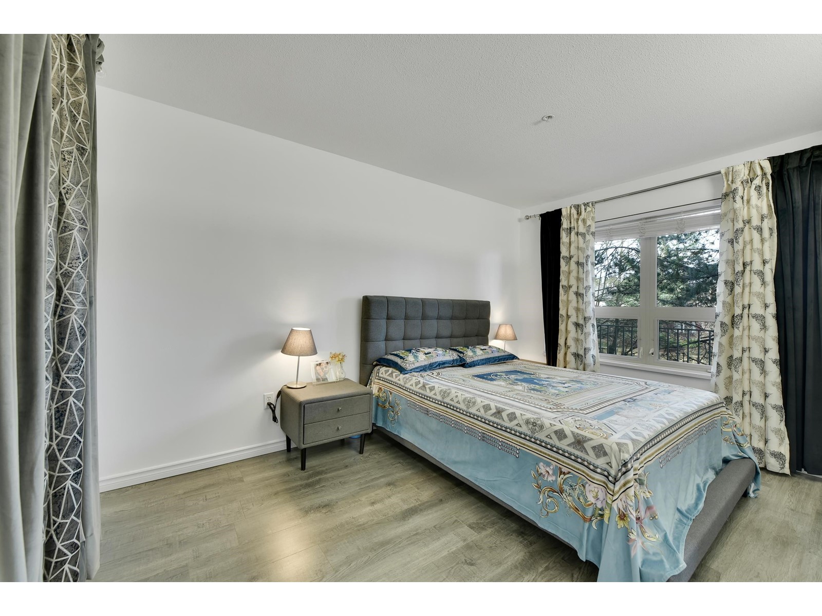 307 15210 GUILDFORD DRIVE, Surrey, British Columbia