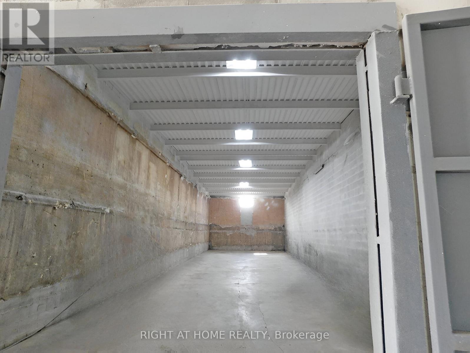 277 Rock Chapel Road, Hamilton, Ontario  L9H 5E2 - Photo 2 - X12079806