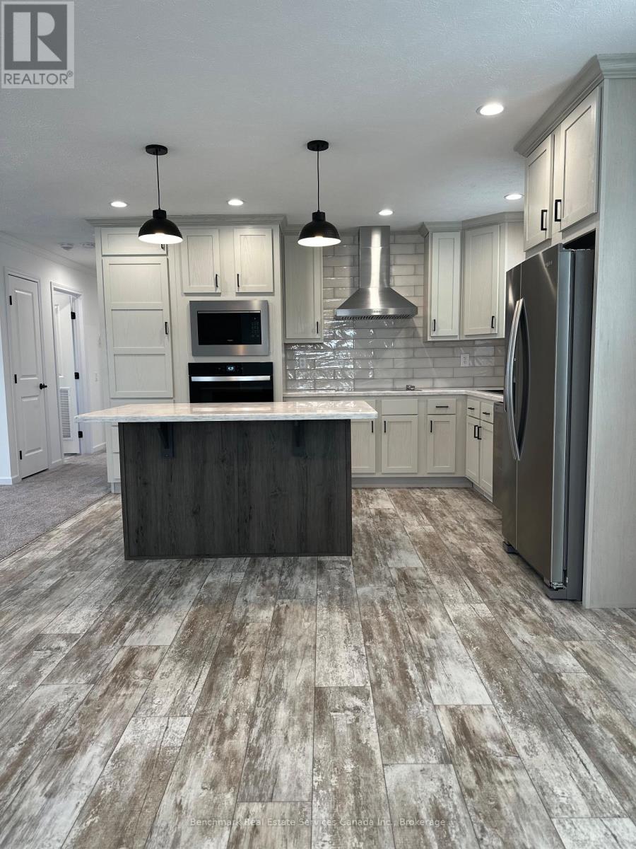 212 Spruce Drive, West Grey, Ontario  N4N 3B8 - Photo 3 - X11890482