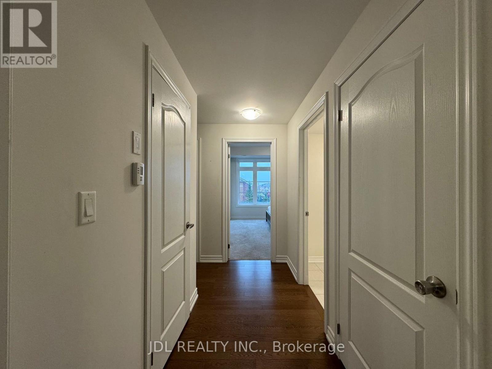 83 Luzon Avenue, Markham, Ontario  L6B 1N7 - Photo 5 - N12079815