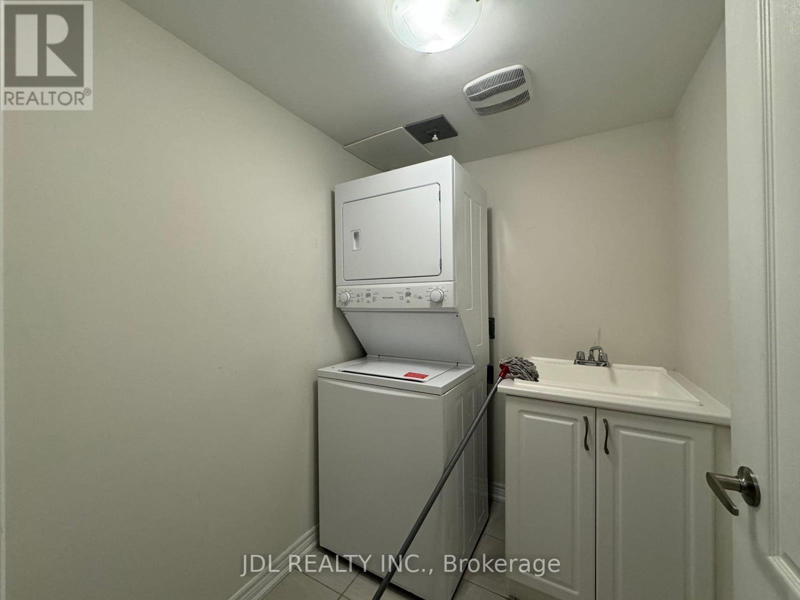 83 Luzon Avenue, Markham, Ontario  L6B 1N7 - Photo 8 - N12079815