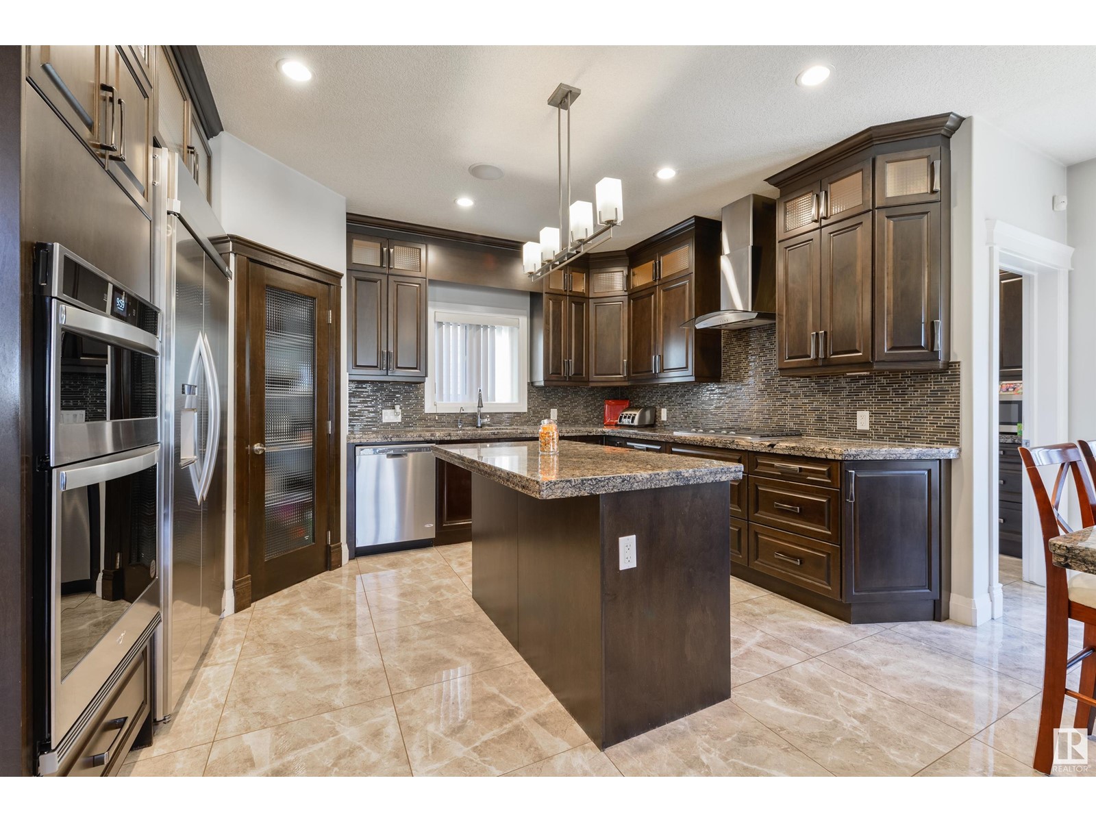Property at 6111 56 AV image 2