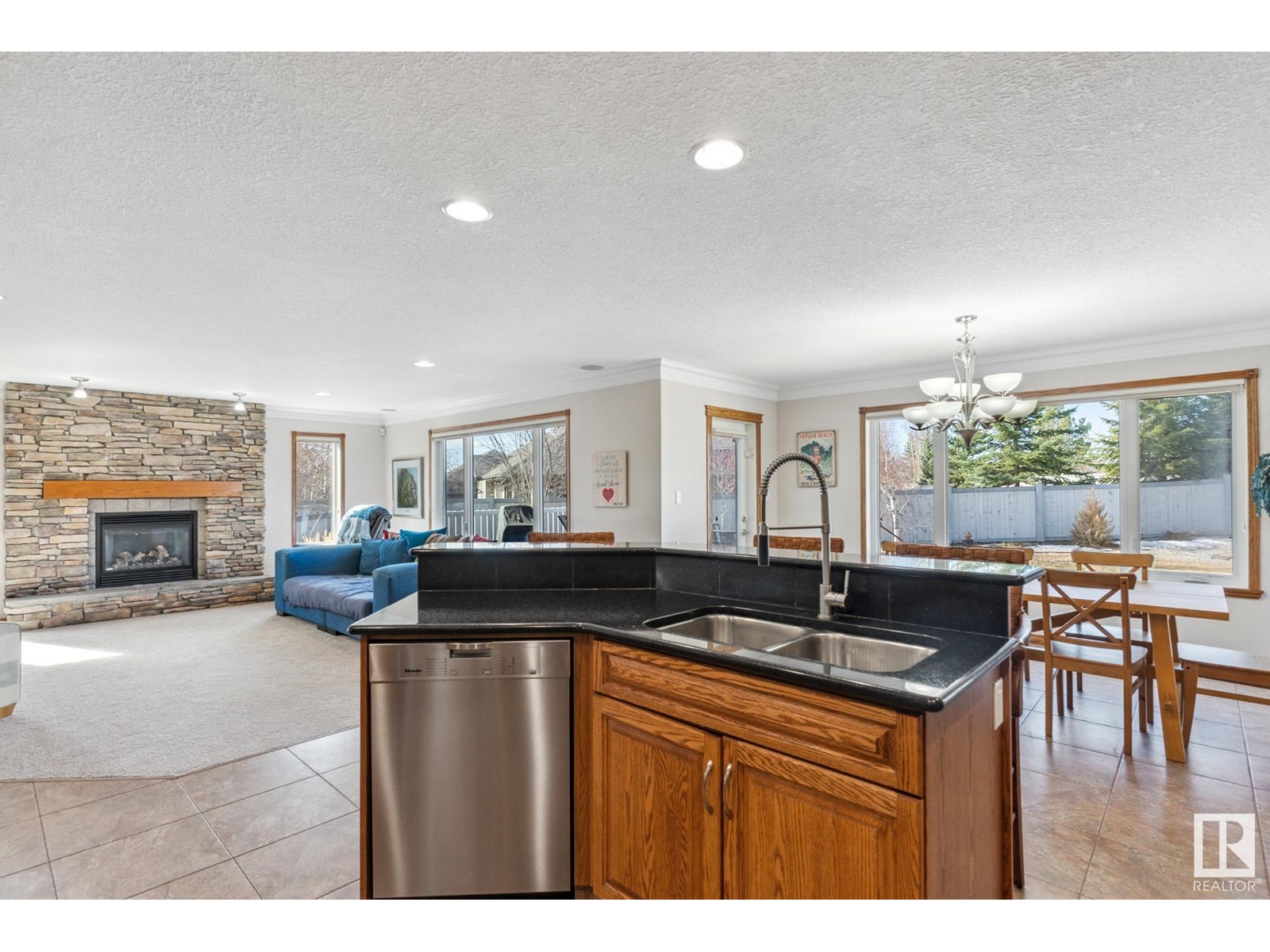 Property at 35 LOISELLE WY image 1