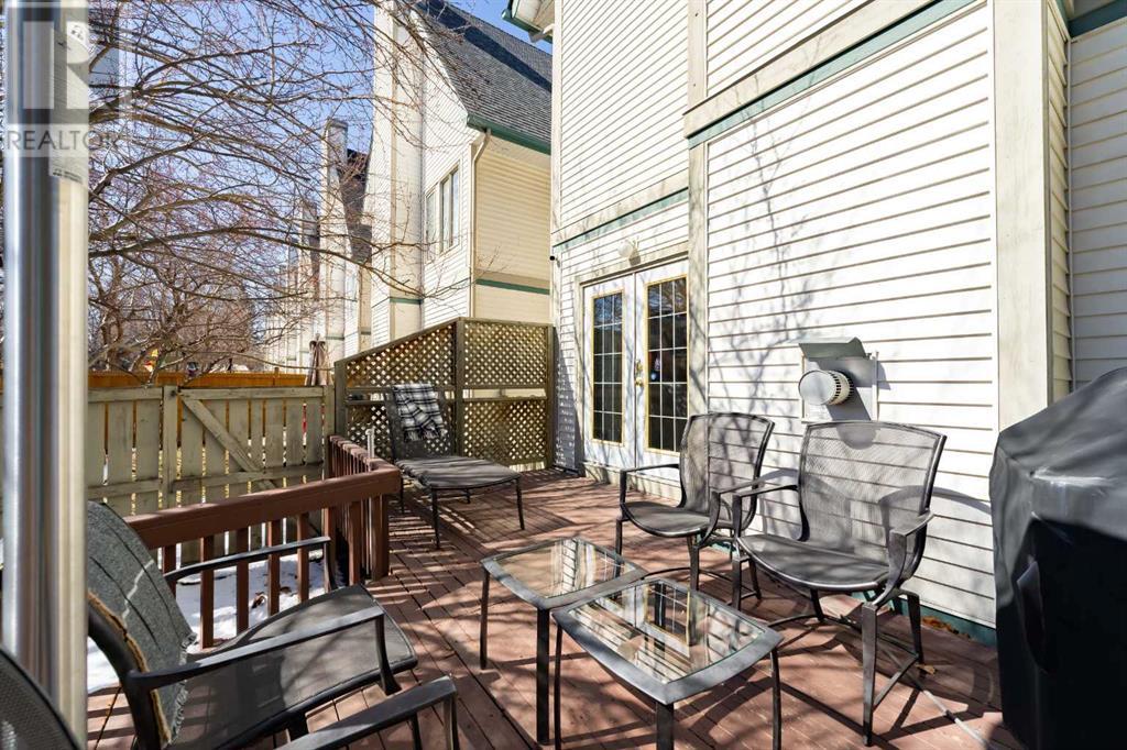 Property at 16 Varsity Estates Gardens NW image 3