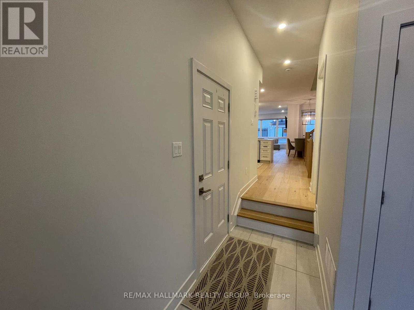 603 Cordelette Circle, Ottawa, Ontario  K1W 0P6 - Photo 3 - X12079824