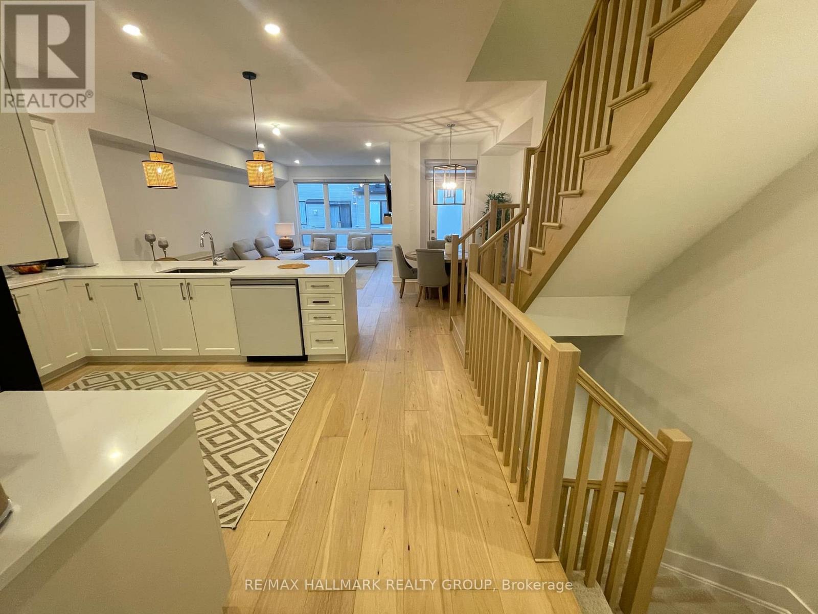 603 Cordelette Circle, Ottawa, Ontario  K1W 0P6 - Photo 5 - X12079824