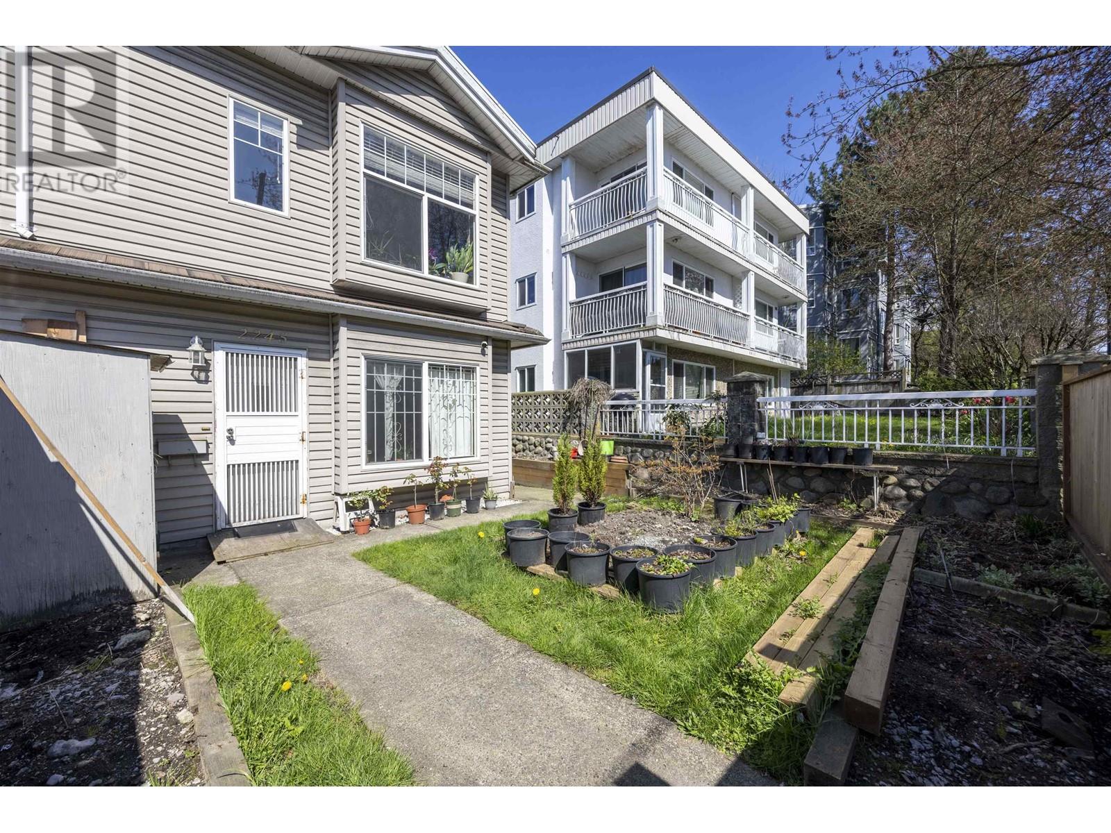 2245 Dundas Street, Vancouver, British Columbia  V5L 1J9 - Photo 3 - R2989043