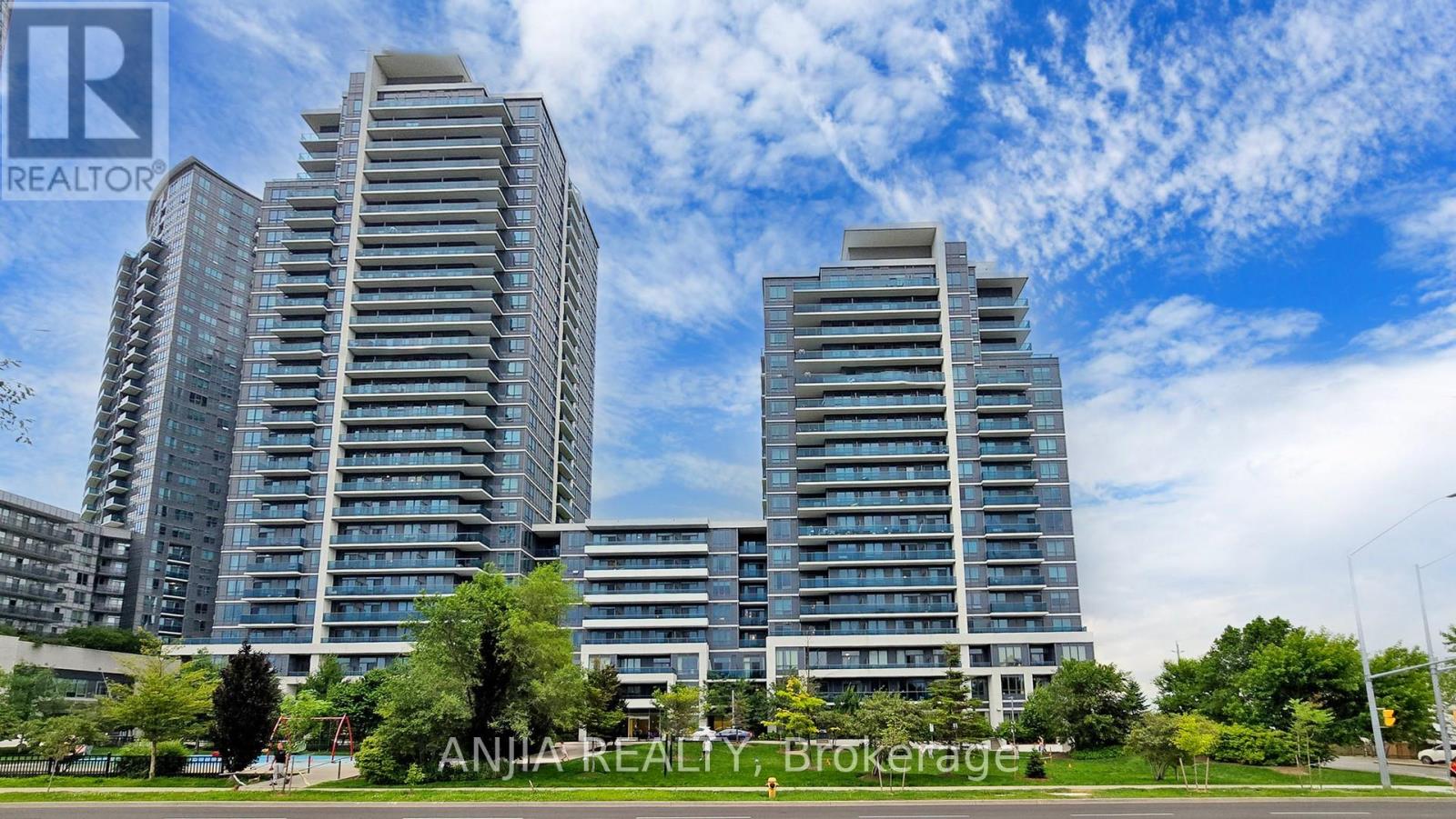 2012 - 7165 Yonge Street, Markham, Ontario  L3T 0C9 - Photo 1 - N12079825