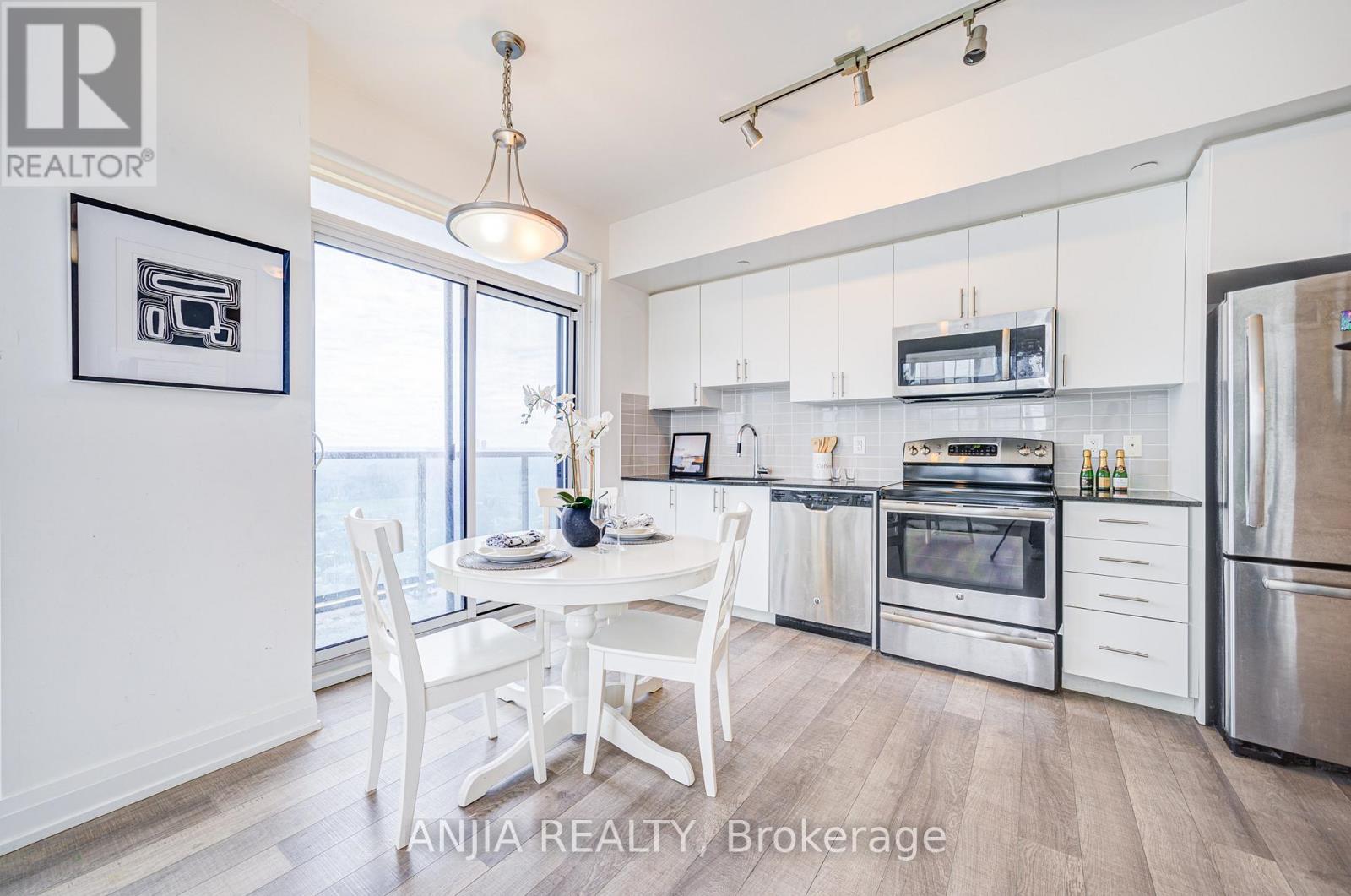 2012 - 7165 Yonge Street, Markham, Ontario  L3T 0C9 - Photo 6 - N12079825