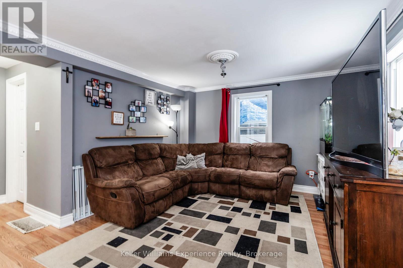 310 Davidson Street, Tay, Ontario  L0K 1R0 - Photo 4 - S12079805