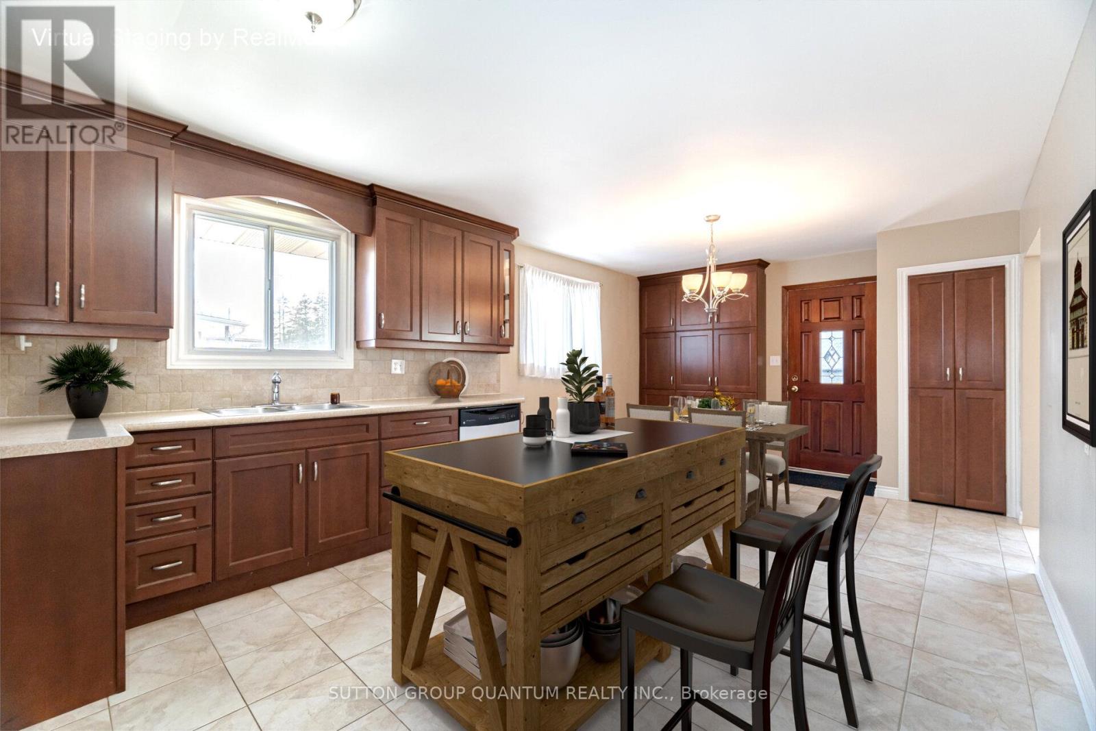 126 Angelene Street, Mississauga, Ontario  L5G 1X2 - Photo 6 - W12073980