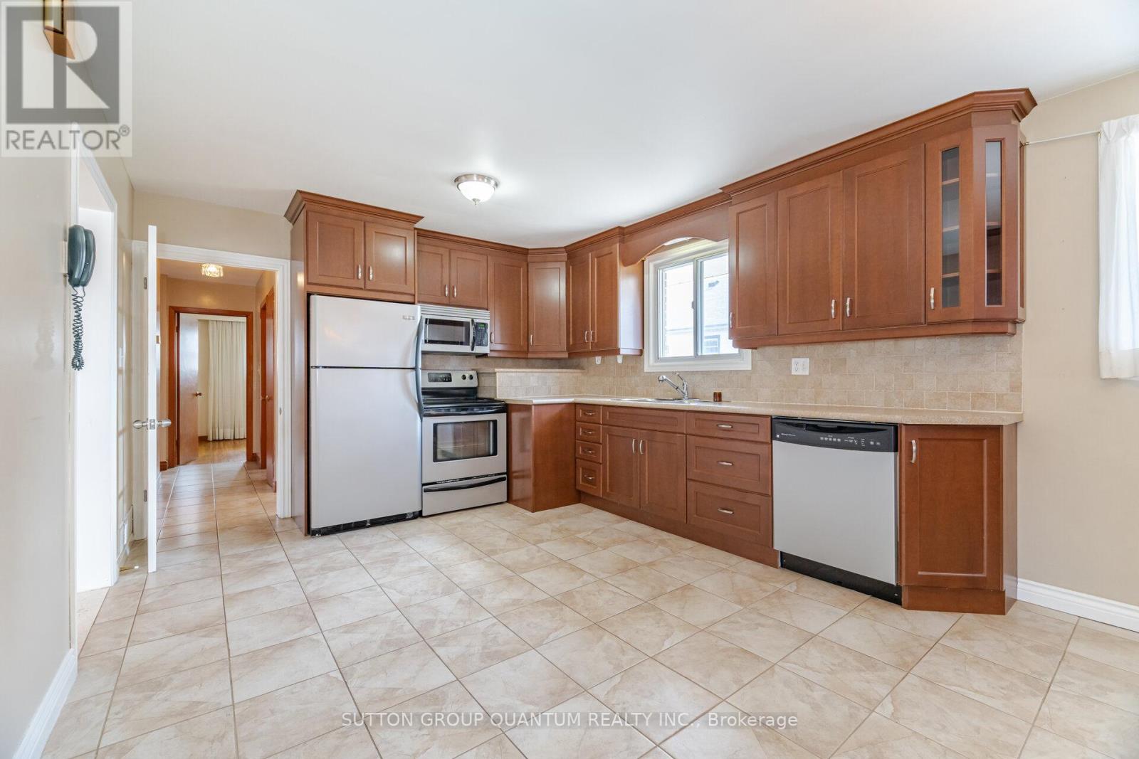 126 Angelene Street, Mississauga, Ontario  L5G 1X2 - Photo 8 - W12073980