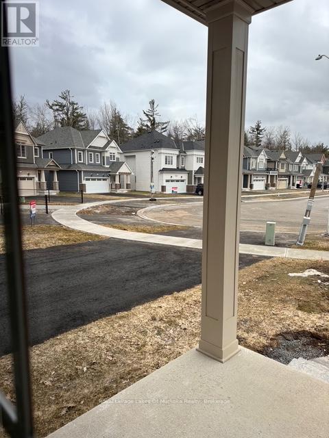 315 Beechwood Forest Lane, Gravenhurst, Ontario  P1P 0H8 - Photo 2 - X12079961