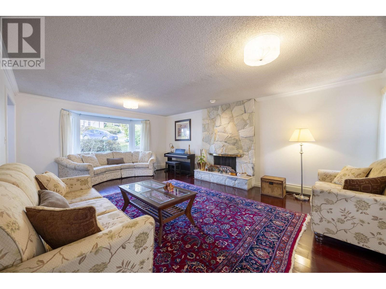 1310 Glen Abbey Drive, Burnaby, British Columbia  V5A 3Y4 - Photo 8 - R2972243