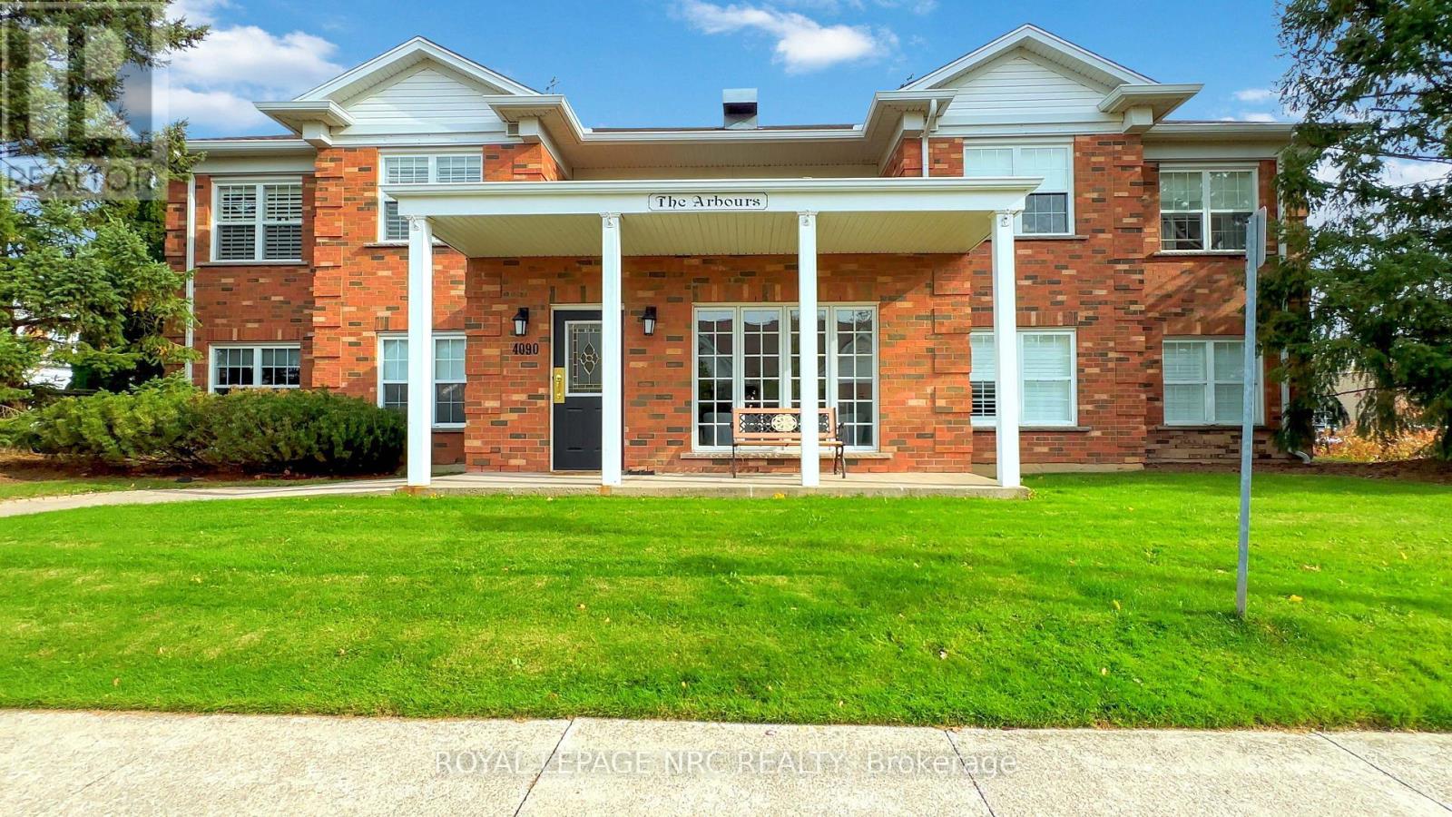 203 - 4090 John Charles Boulevard, Lincoln, Ontario  L0R 2C0 - Photo 1 - X12079970