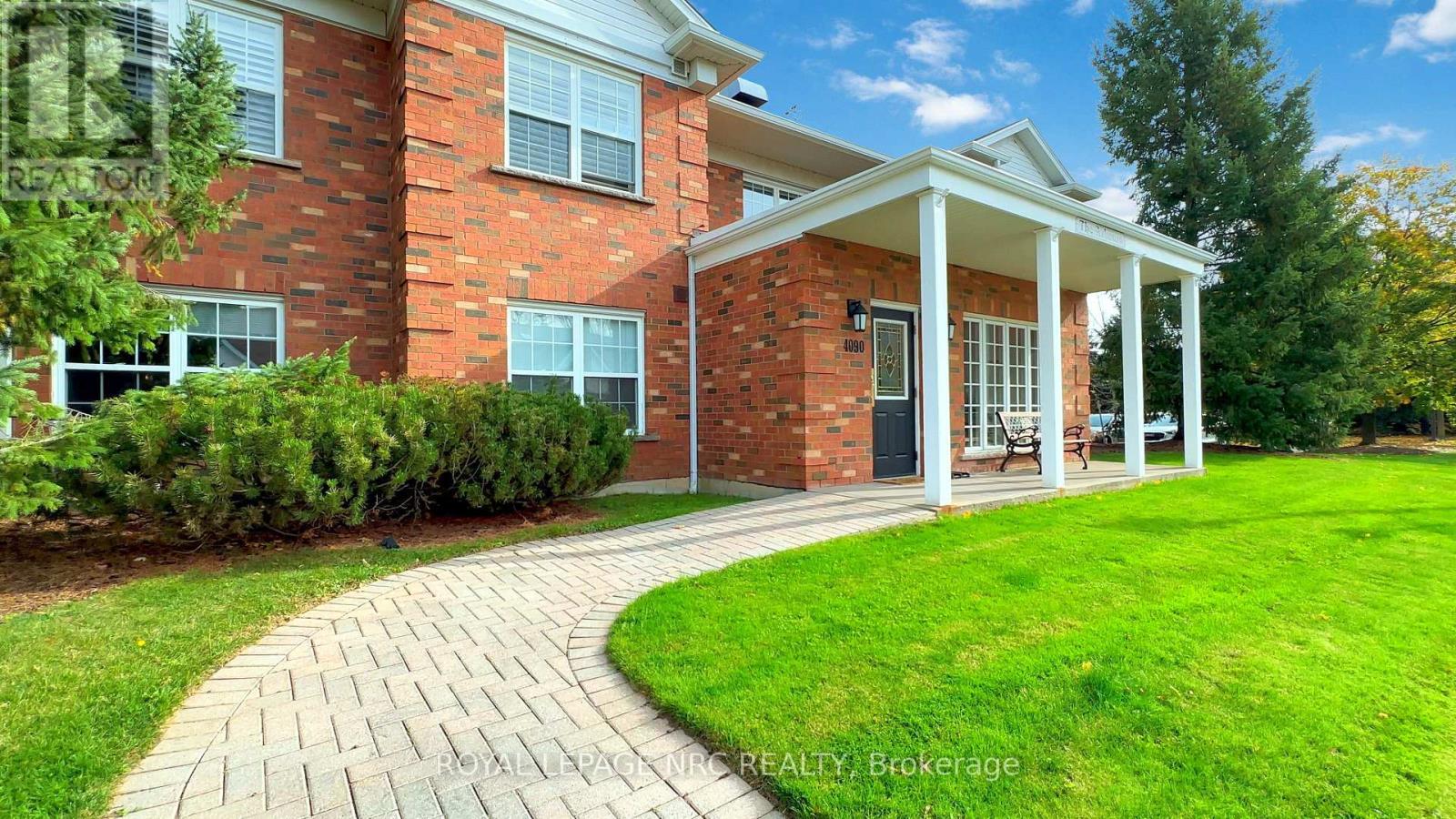 203 - 4090 John Charles Boulevard, Lincoln, Ontario  L0R 2C0 - Photo 2 - X12079970