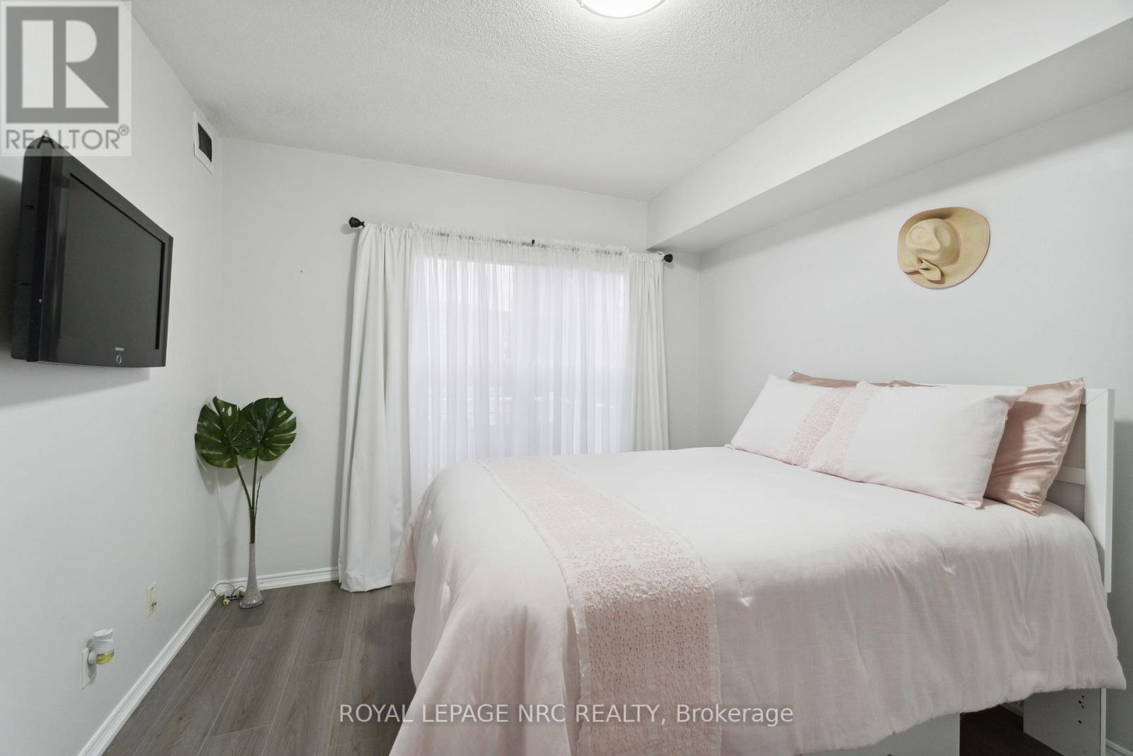 203 - 4090 John Charles Boulevard, Lincoln, Ontario  L0R 2C0 - Photo 24 - X12079970
