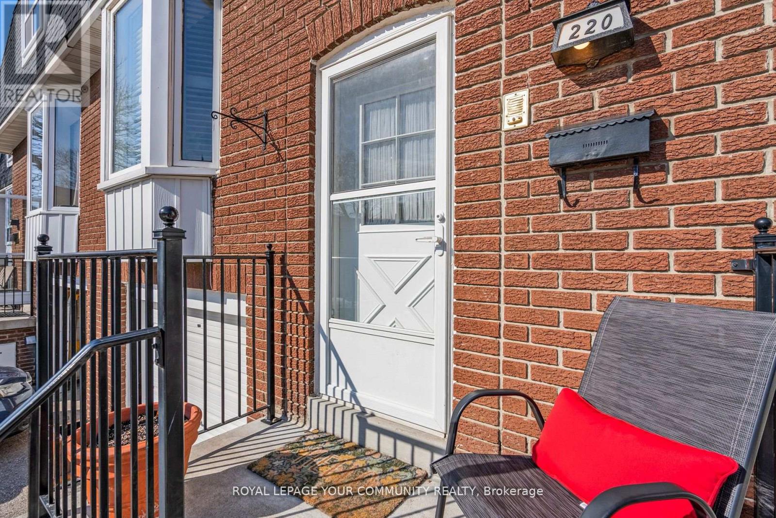 Property at 220 ROYAL ORCHARD BOULEVARD image 3