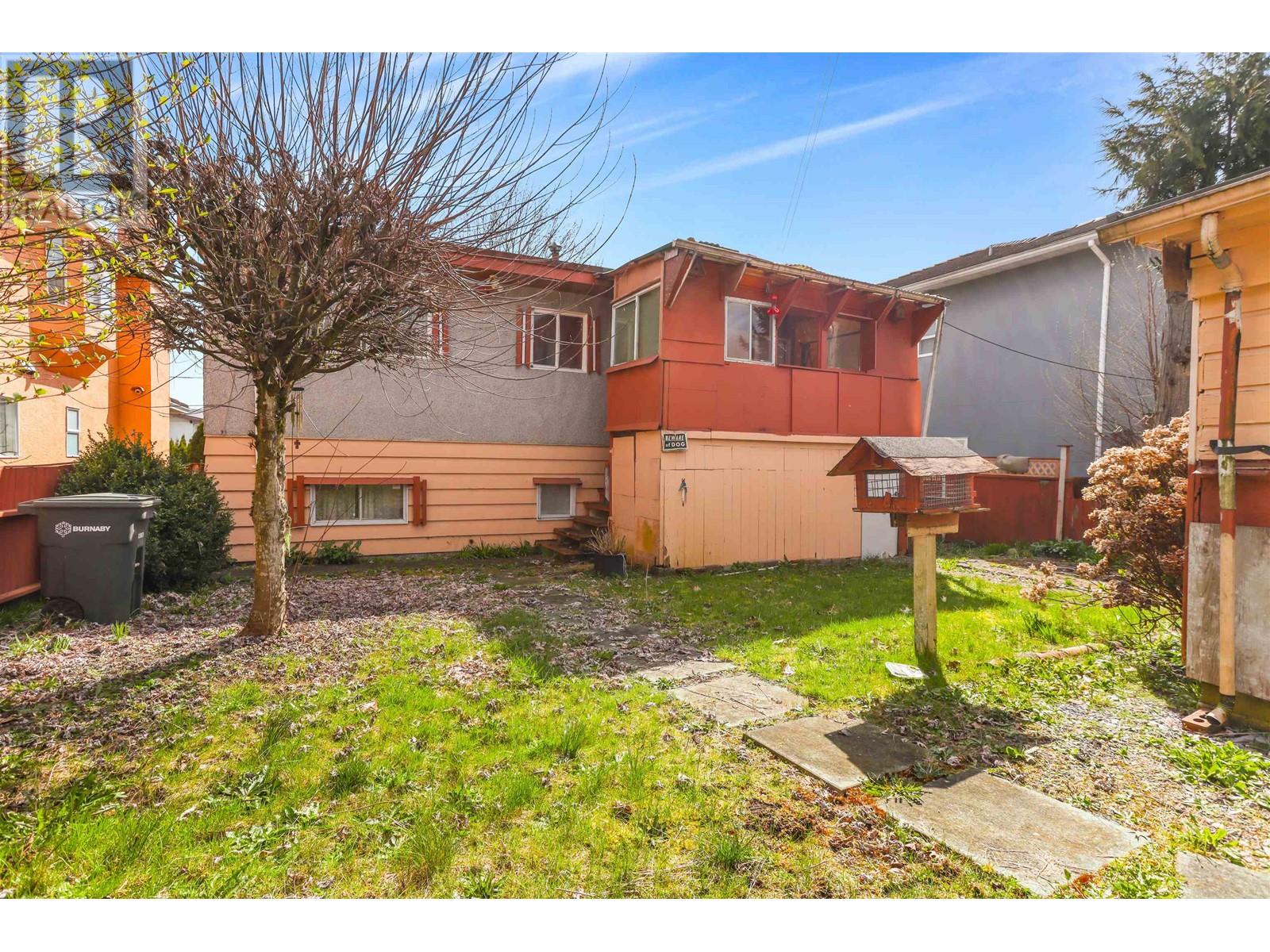 7473 17th Avenue, Burnaby, British Columbia  V3N 1L5 - Photo 2 - R2988395