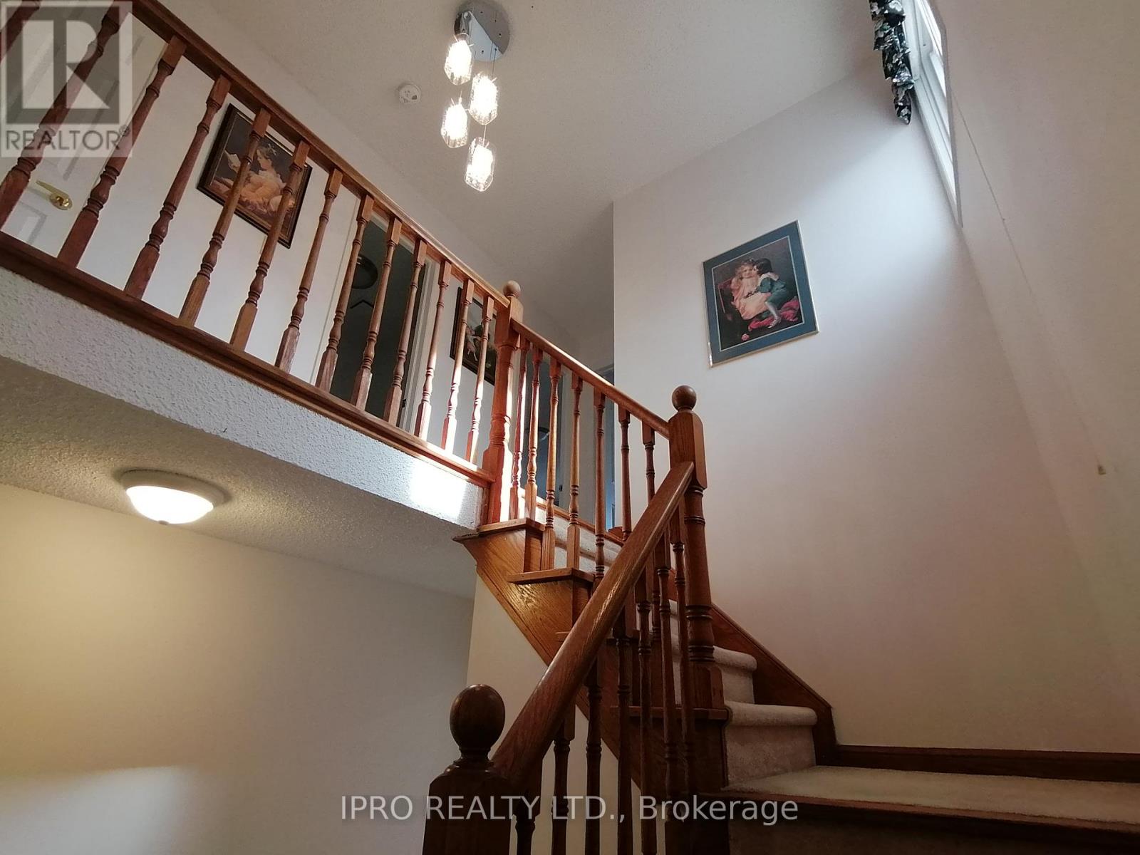 2288 Marzipan Court, Mississauga, Ontario  L5M 2N9 - Photo 8 - W12080004