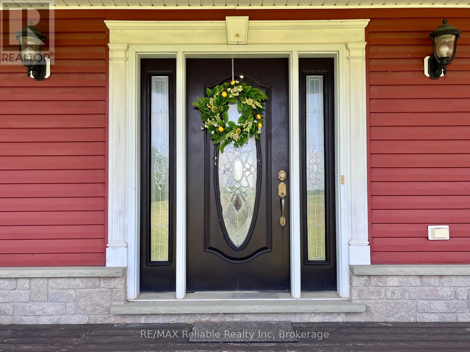 75824 Parr Line, Bluewater, Ontario  N0M 2R0 - Photo 2 - X12008221