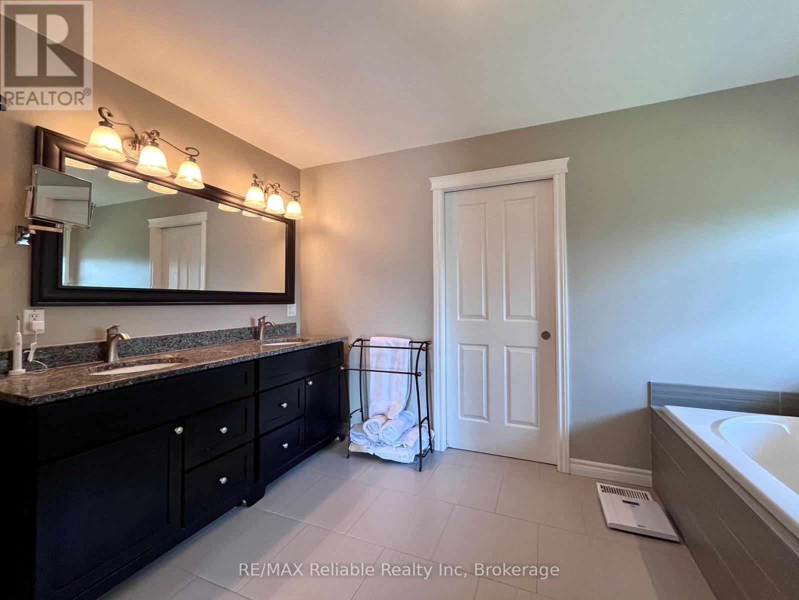 75824 Parr Line, Bluewater, Ontario  N0M 2R0 - Photo 23 - X12008221