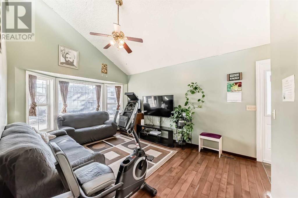 12 Castlebrook Way Ne, Calgary, Alberta  T3J 2A1 - Photo 11 - A2203665