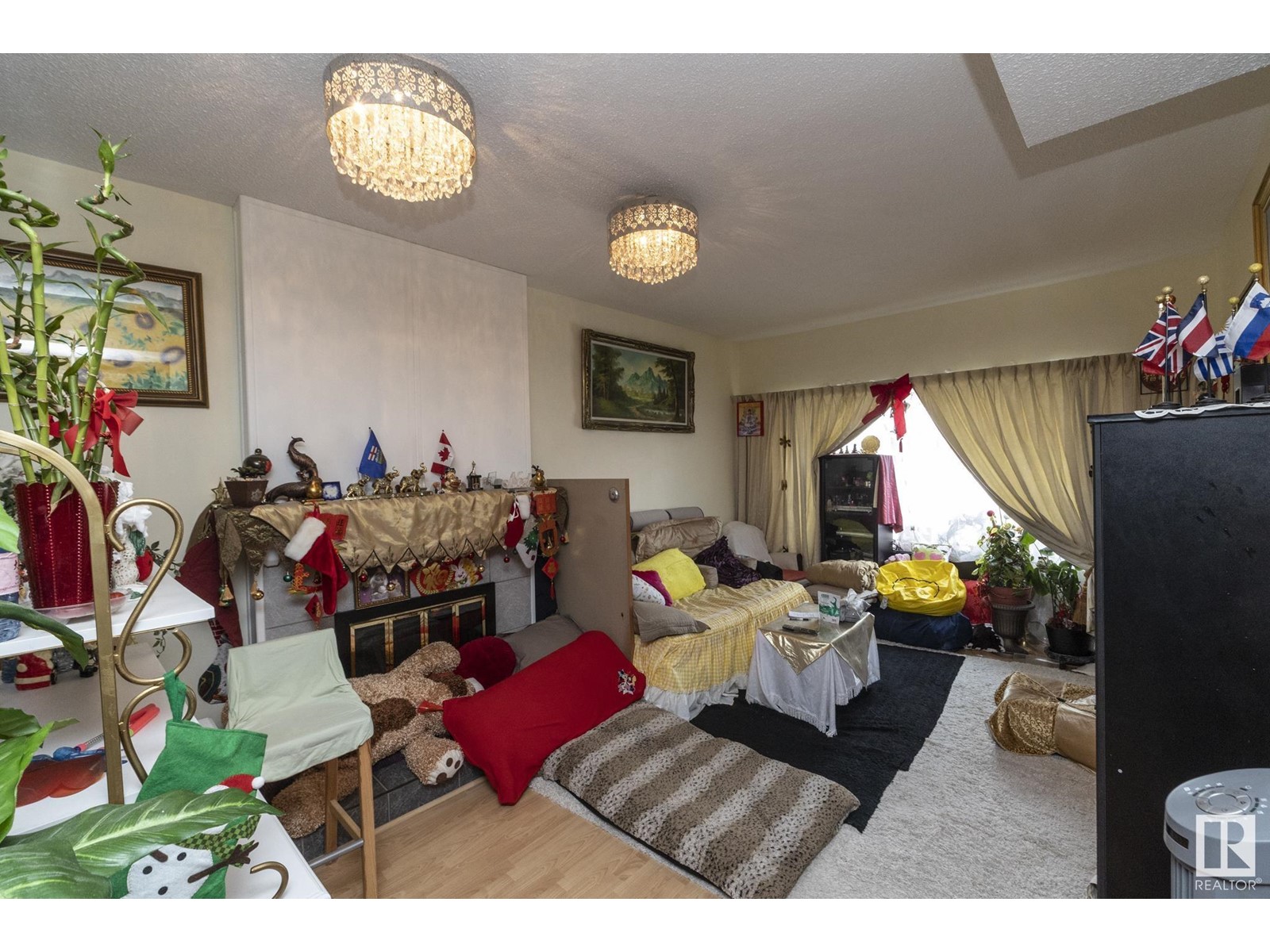 Property at 11539 40 AV NW image 3