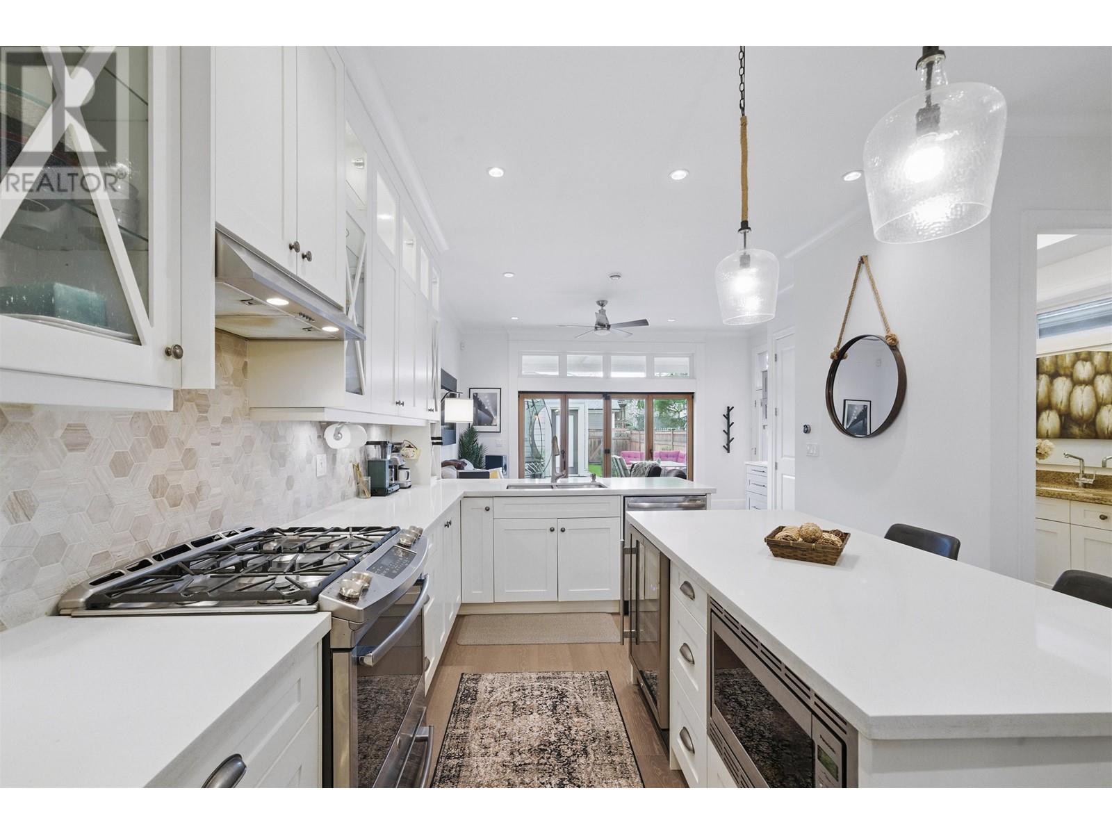 323 Fifth Street, New Westminster, British Columbia  V3L 2X3 - Photo 12 - R2989204