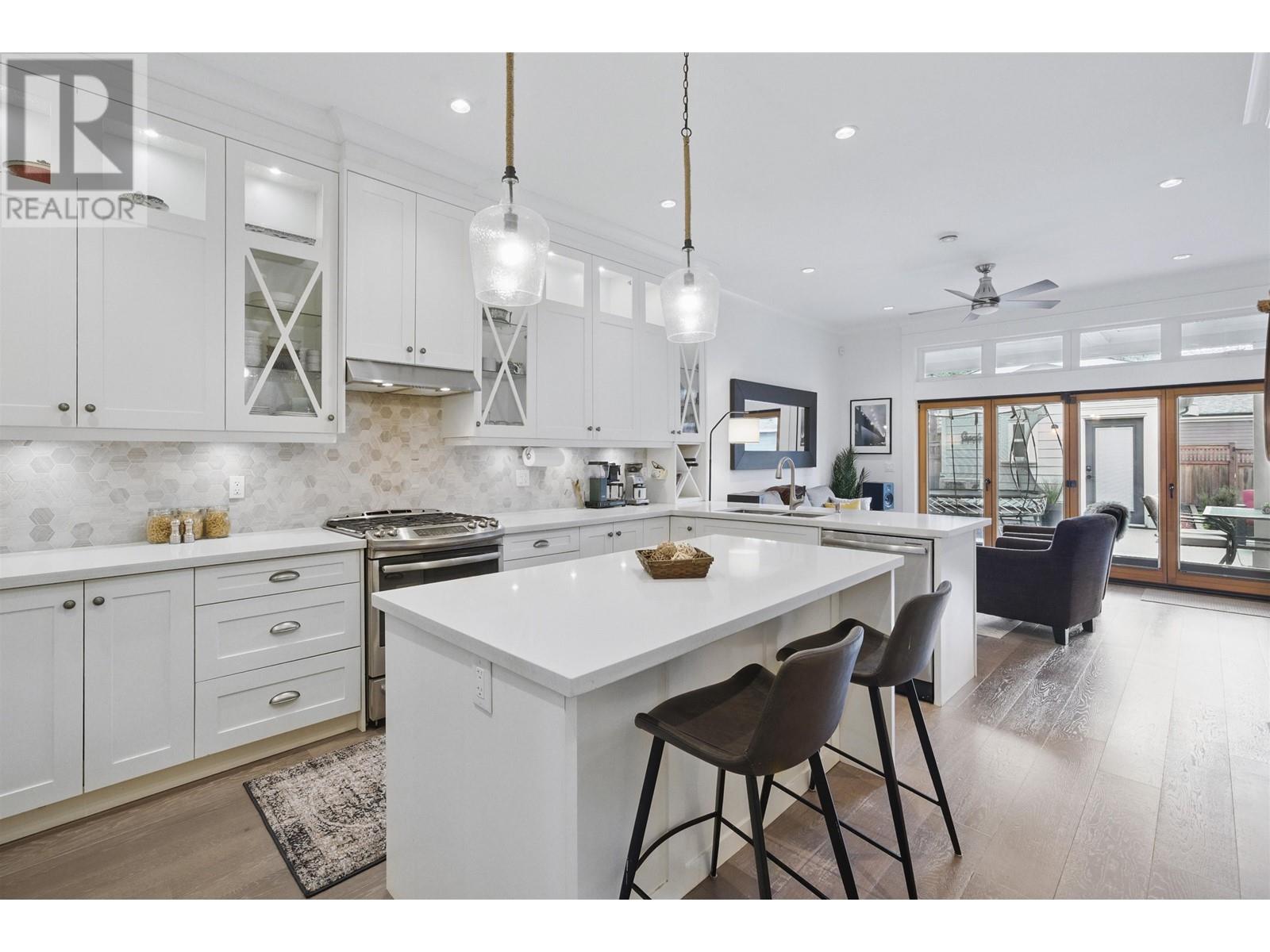 323 Fifth Street, New Westminster, British Columbia  V3L 2X3 - Photo 5 - R2989204