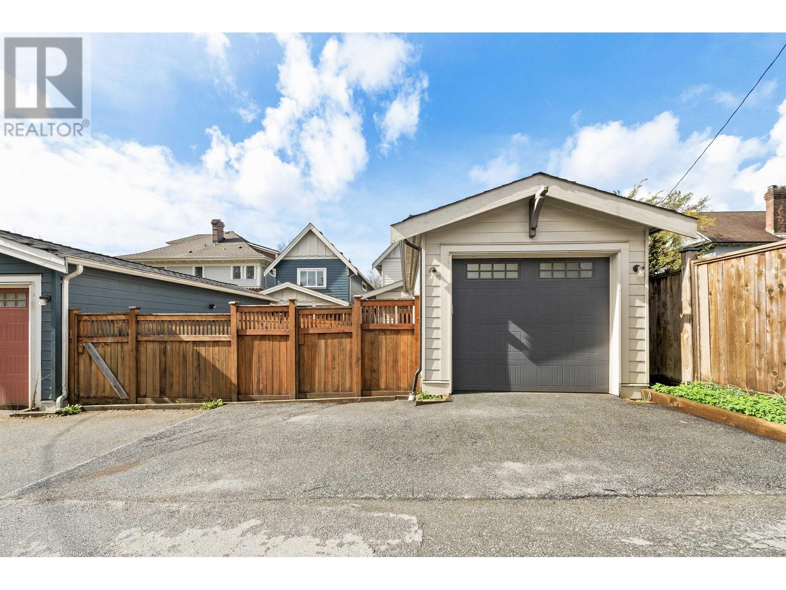 323 Fifth Street, New Westminster, British Columbia  V3L 2X3 - Photo 34 - R2989204